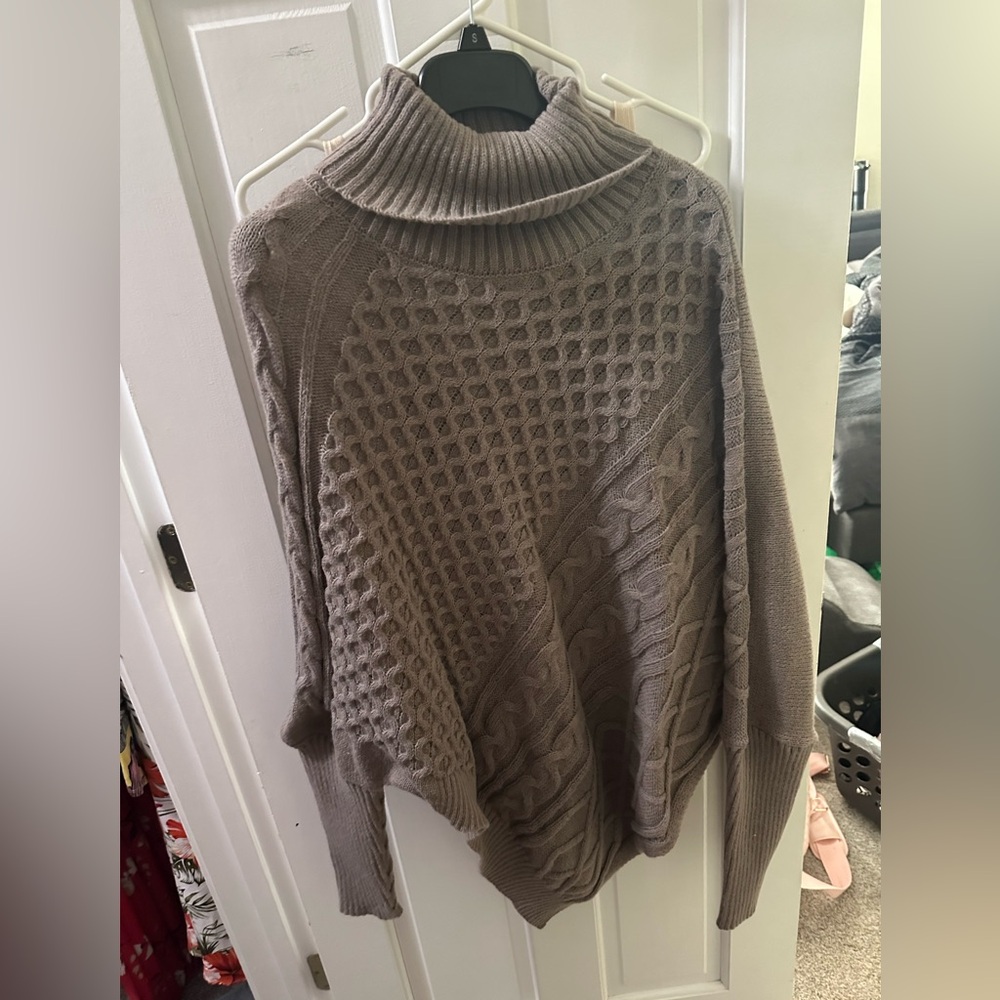 NWOT Super cute turtleneck oversized sweater, waffle pattern